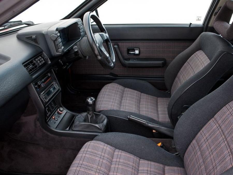 Интерьер Audi Quattro (Typ 85) 1985 года  (UK) (фото 6 из 25)